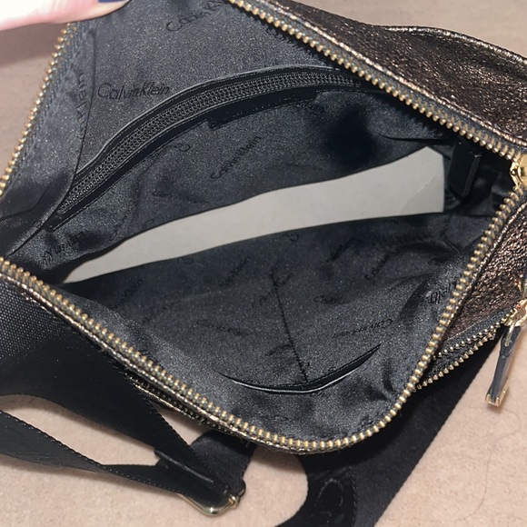 Very useful and lightweight Calvin Klein bag. - Picture 5 of 5